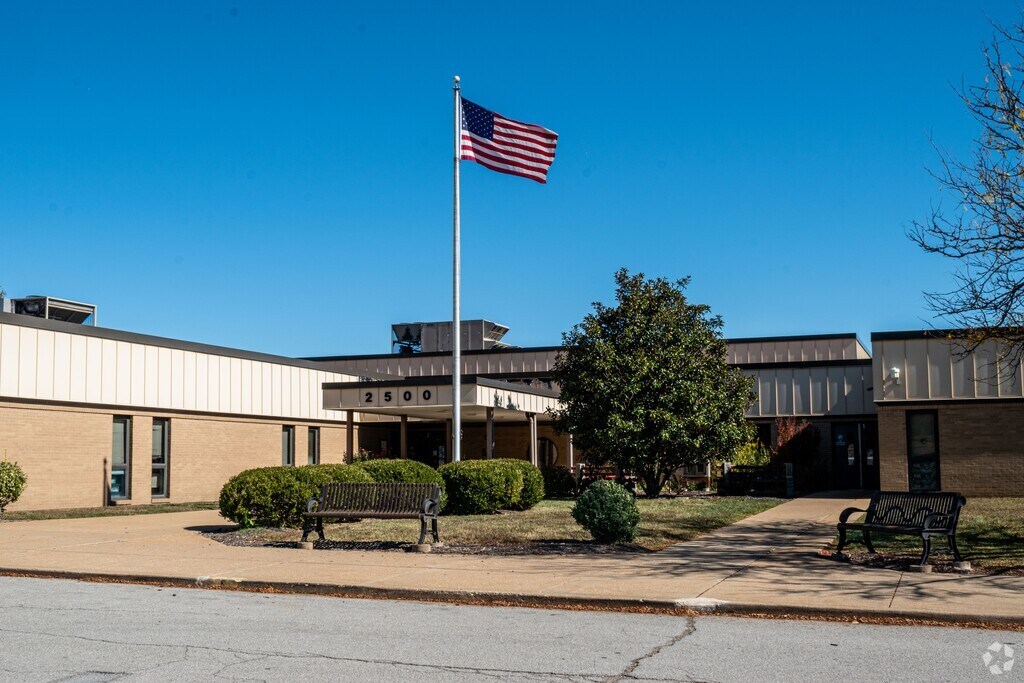 Lone Dell Elementary School serves students in the Arnold community.