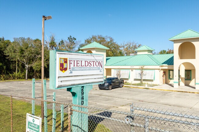 Fieldston Preparatory School offers K-12 learning.