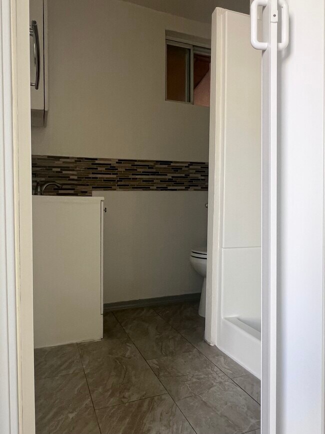 814 W 147th St unit Side, Gardena, CA 90247 - photo 6