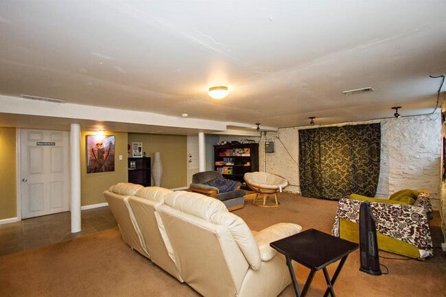 641 Riddle Rd, Cincinnati, OH 45220 - photo 3