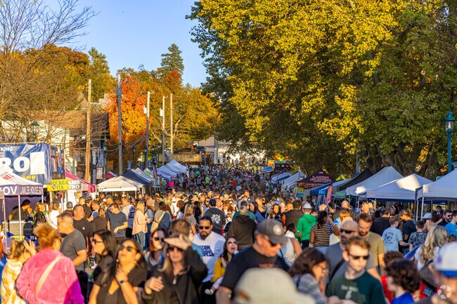 Join the Pearl River Fall Festival for an exciting array of activities that bring the greater New City community together.