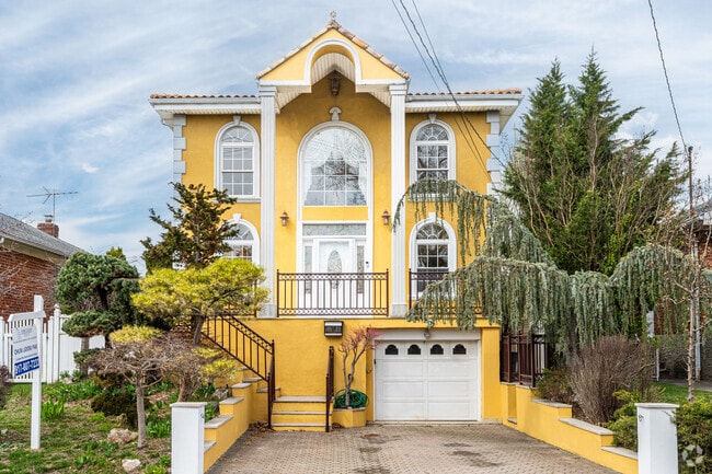 Many houses in Whitestone come with parking garage and extended front yard.