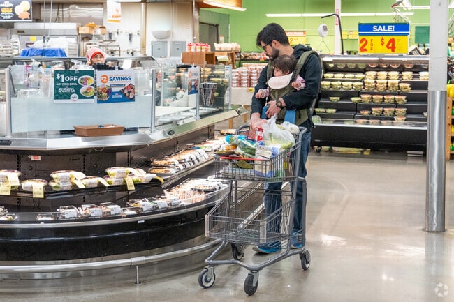 H‑E‑B offers fresh food and staples near Jersey Village.