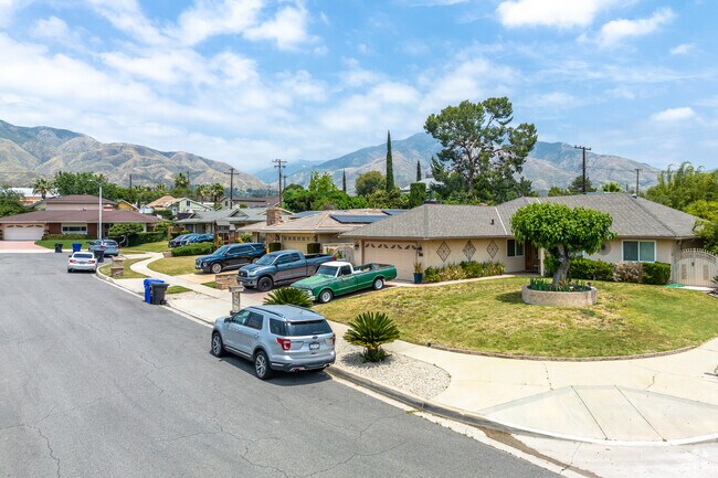 Ranch home on a cul-de-sac in Crossroads, Highland, with stunning mountain views.