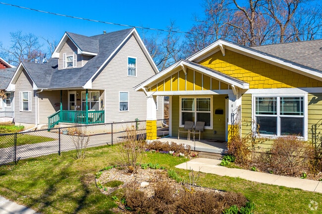 A mix of newer and colorful homes can be found along most streets in Mondamin Presidential.