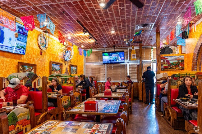 El Charolais features a vibrant atmosphere and delicious Mexican food.