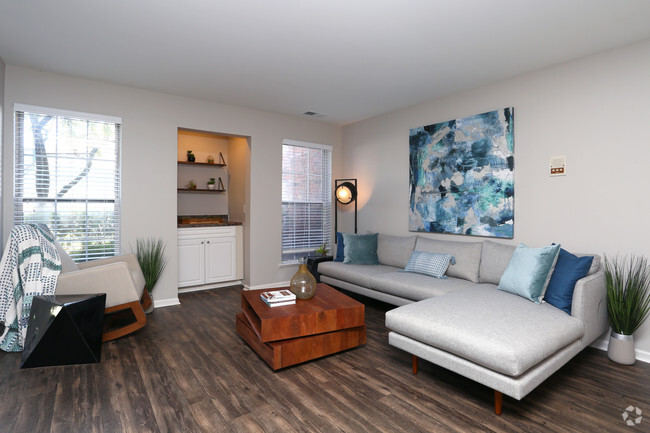 1BR, 1BA - Aspen - Living Room