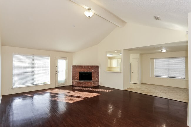 827 Bentle Ct, Cedar Hill, TX 75104 - photo 4