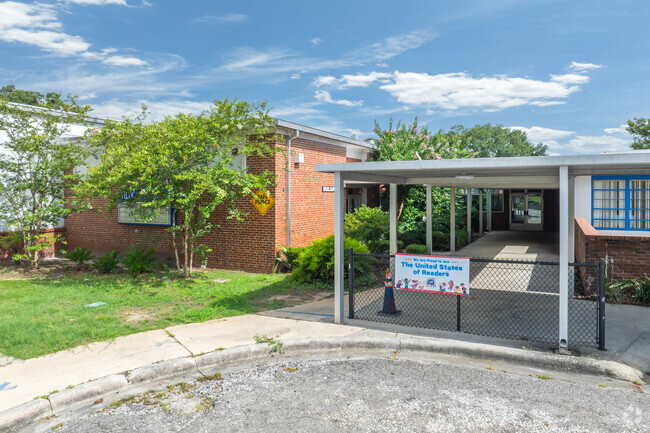 Joseph Williams Elementary School offers easy student pickup for parents.
