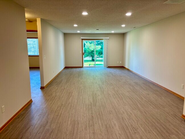 323 Williamsburg Plaza unit D, New Richmond, WI 54017 - photo 2