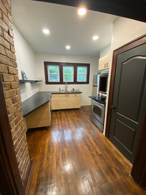 808 W 3rd St, Pittsburg, KS 66762