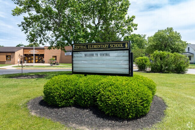 Central Elementary Public Pre-K & Elementary School pylon.