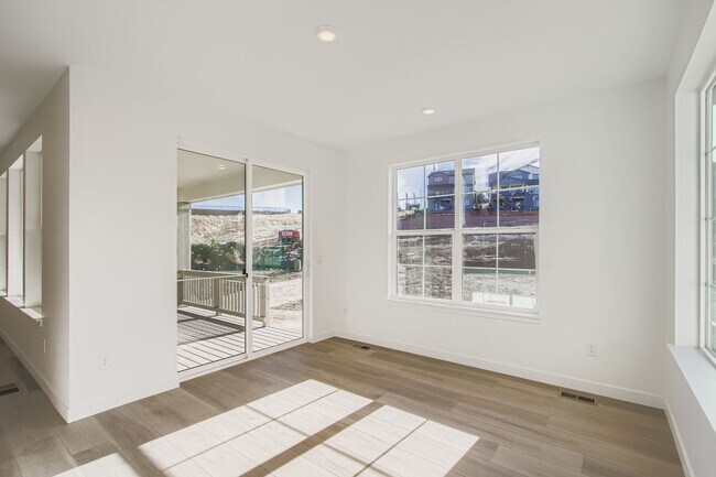 12670 W Glasgow Place, Littleton, CO 80127 - photo 6