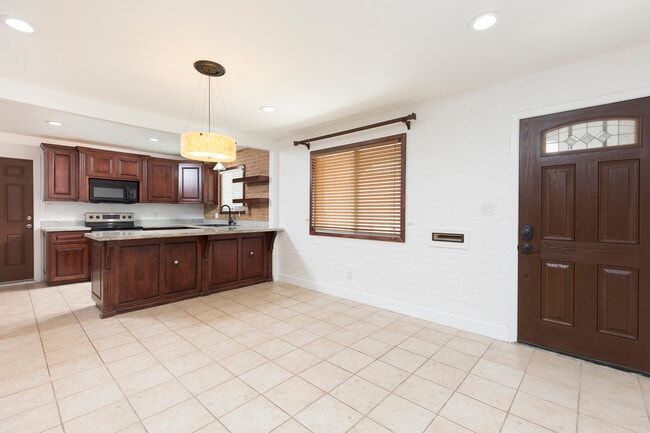 608 W Jonquil Ave, McAllen, TX 78501 - photo 6