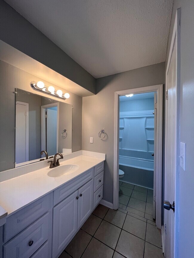 6270 Jamestown Dr, Horn Lake, MS 38637 - photo 4