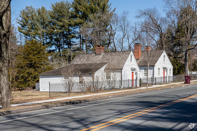 Preserved historic homes reflect Farmington’s 17th- and 18th-century roots.