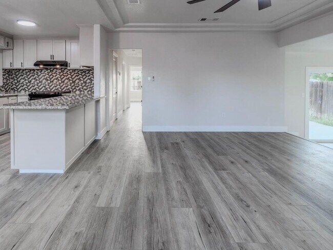 1271 N Roosevelt Ave, Fresno, CA 93728 - photo 6