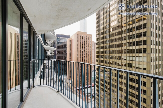 225 N Columbus Dr unit FL19-ID1199, Chicago, IL 60601 - photo 7