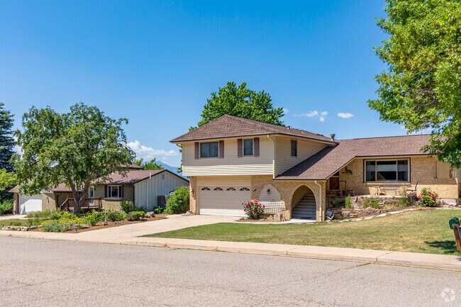 Most properties in the Gunbarrel neighborhood range from 2,000 to 4,000 square feet.