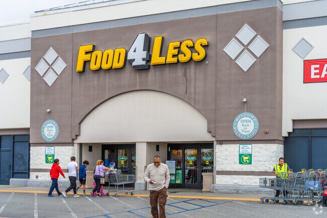 Food 4 Less in Ramona makes grocery shopping simple and affordable for Moreno Valley families.