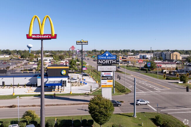 Various food options are found along Frederica St near Southeast Owensboro.