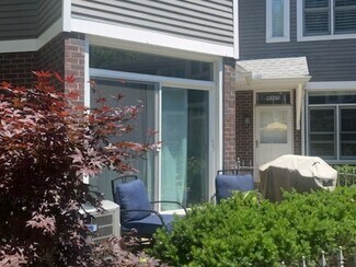 3325 N Racine Ave Unit E, Chicago, IL 60657
