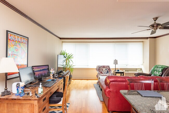 Grand Ohio Condominiums unit 618, Chicago, IL 60611 - photo 2