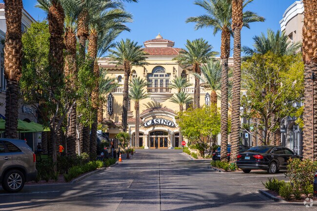 Green Valley Ranch Resort Spa and Casino welcomes Anthem Country Club residents for a good time.