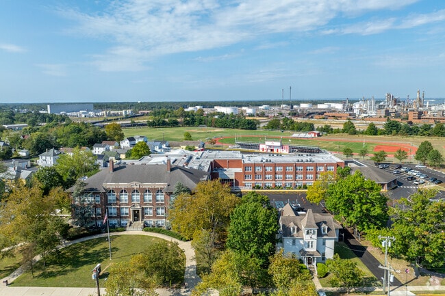The student to teacher ratio at Paulsboro High School is 13 to 1.