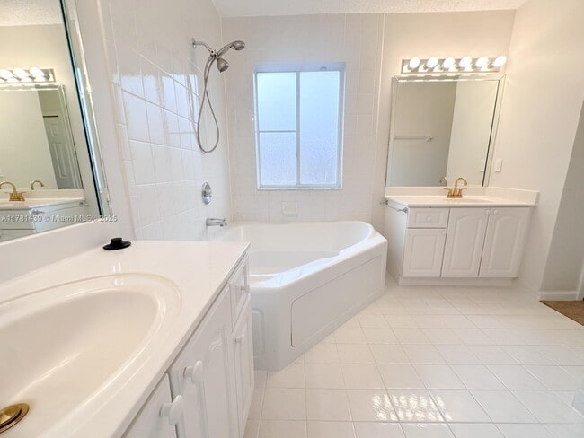 203 Maple Terrace, Davie, FL 33325 - photo 6