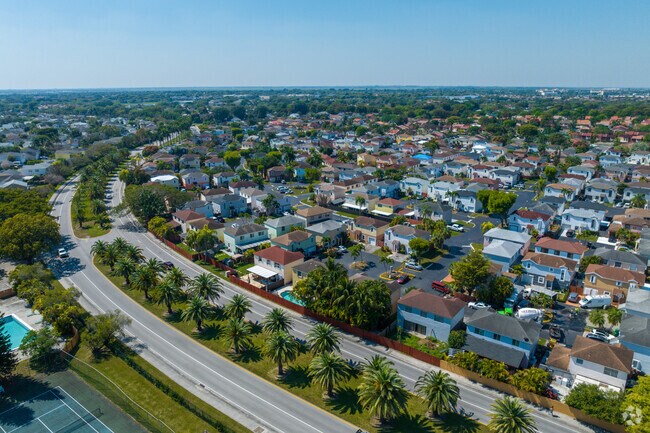The Hammocks is never too far away from the rest of Miami with large roads connecting it.