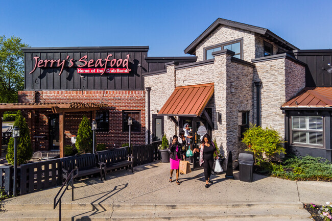 Jerry's Seafood is a great choice for fellowship and crab boils in Grovehurst.