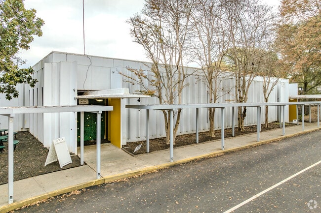 Kindezi Old 4th Ward is setup well for parents to drop-off and pickup their kids.