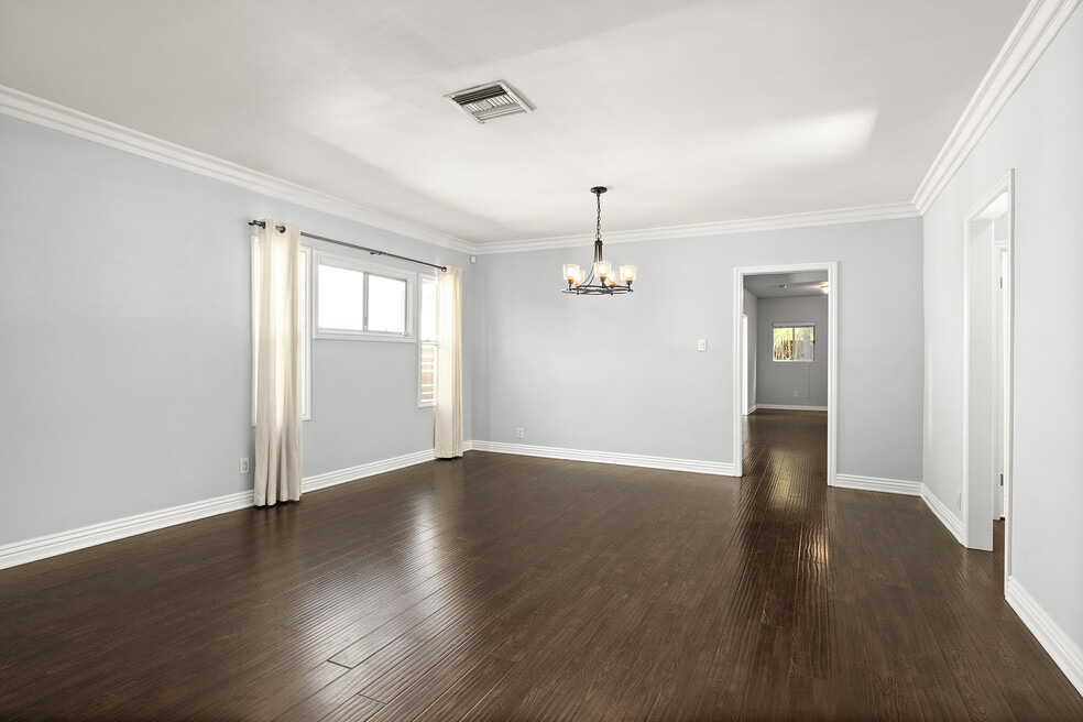 1766 Carmona Ave, Los Angeles, CA 90019 - photo 1