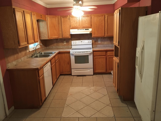 2304 W Lotus St, Wichita, KS 67213 - photo 6