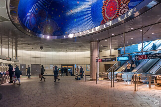 The 7 train serves the 34 St-Hudson Yards station.