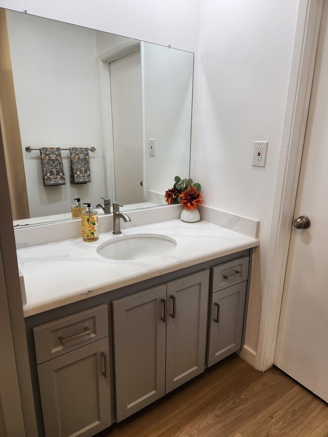 13722 Red Hill Ave unit 50, Tustin, CA 92780 - photo 4