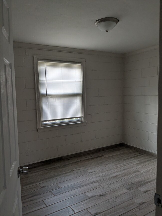 2945 Schofield Ave, Indianapolis, IN 46218 - photo 4