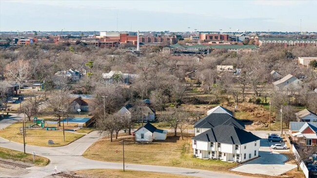 645 N Mccart St unit 5, Stephenville, TX 76401 - photo 4