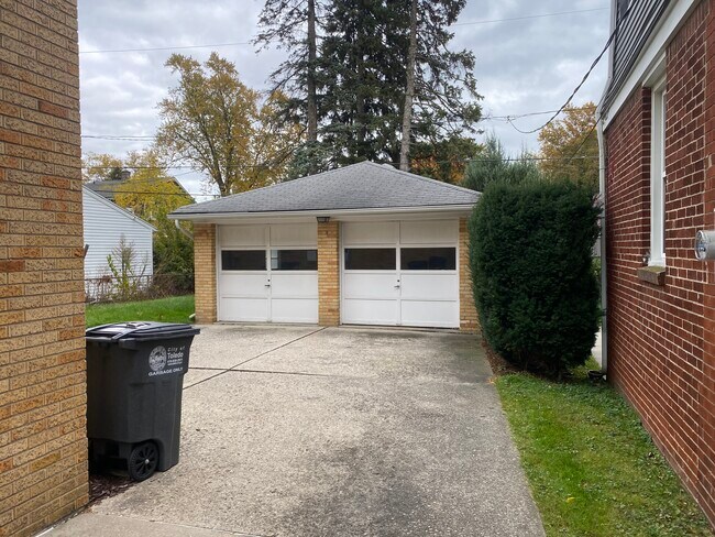 Detached Garage
