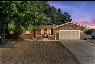 408 Weathering Dr, Mahomet, IL 61853