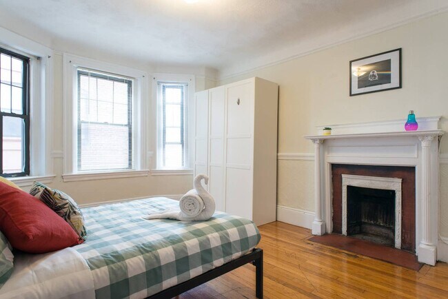 48 Babcock St unit 4, Brookline, MA 02446 - photo 3