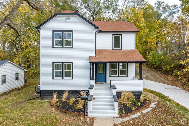 A handful of larger homes are scattered around Central Park.