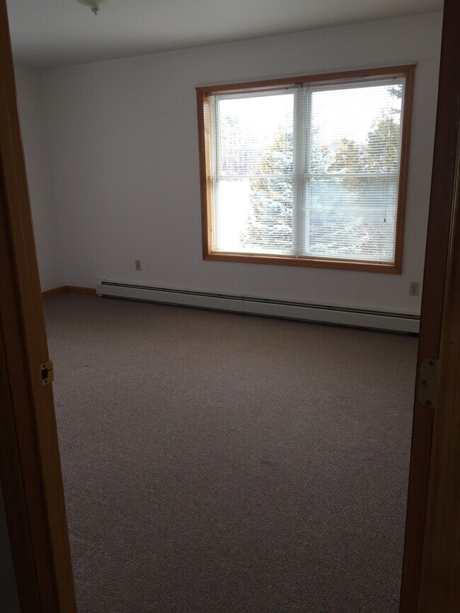 10 Lyon Ln, Essex Junction, VT 05452 - photo 6