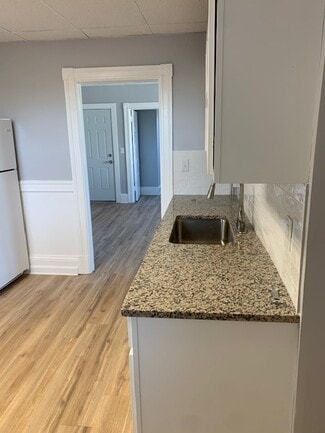 167 Park Rd Unit 2w, West Hartford, CT 06119