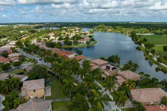 Mediterranean Revival homes overlook a lake in Banyan Trails.