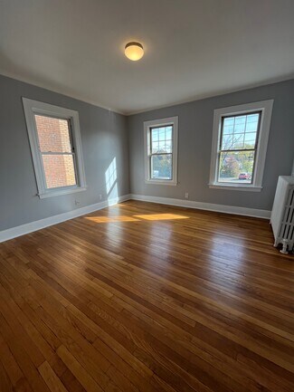 276 Park Rd Unit 2-E, West Hartford, CT 06119