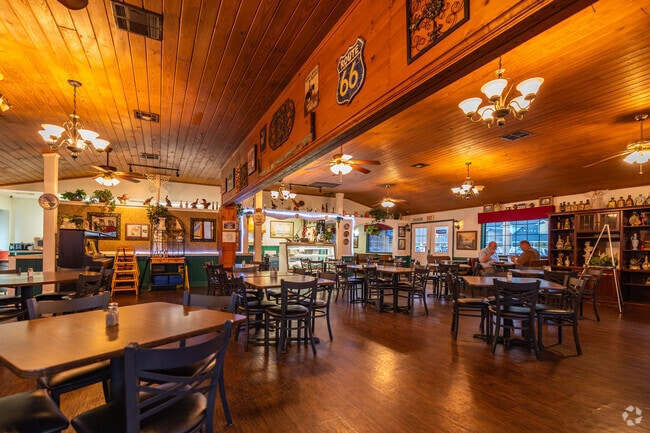 Country Gentleman in Gautier, MS serves up great atmosphere, service, and food.