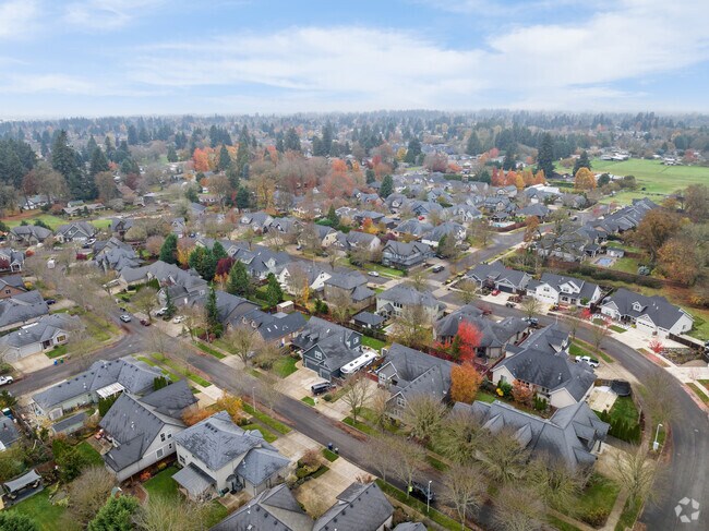 You can find homes priced at 300K up to nearly 1 million dollars in Santa Clara area of Eugene.