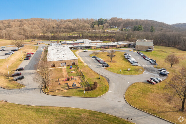 West Bradford Elementary School welcomes students with an excellent and A-rated environment.